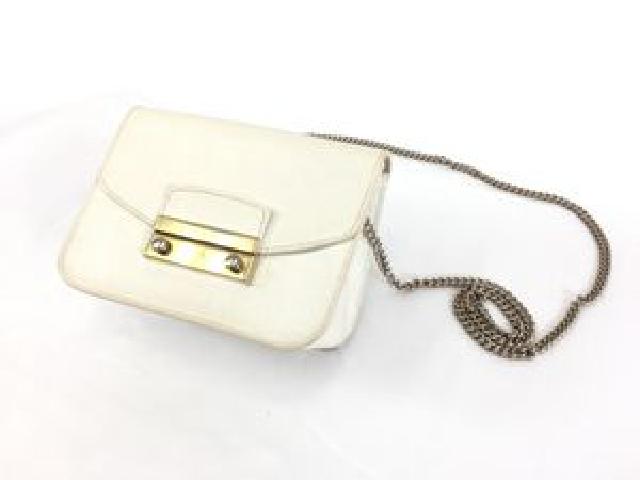 フルラ FURLA ショルダーバッグ レザー アイボリー×ゴールド 型押し加工