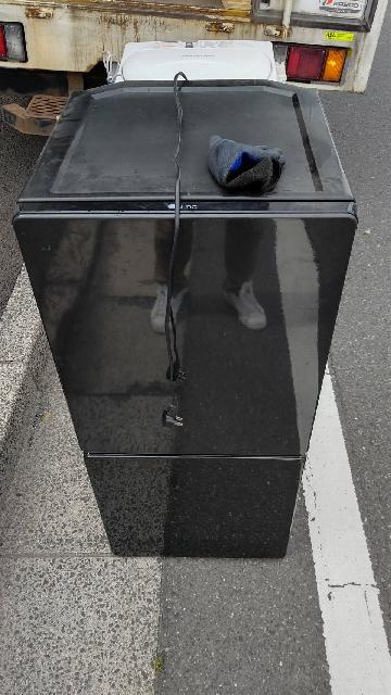 まとめて不用品回収　買取品と相殺　冷蔵庫　黒