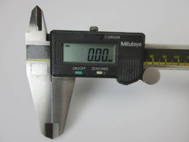 ミツトヨ　デジタルノギス300mm