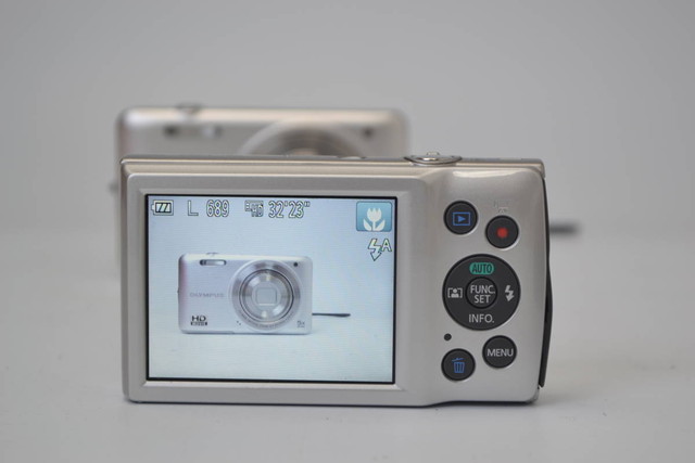 キャノン Canon 16年製デジタルカメラ Ixy 180 シルバー デジタルカメラ の買取価格 Id おいくら