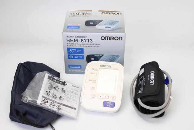オムロン 上腕式血圧計 HEM-8713 「カフぴったり巻きチェック」
