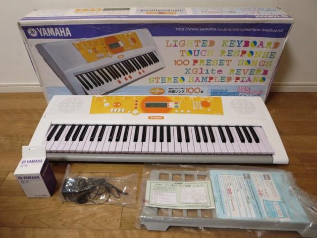 YAMAHA/ヤマハ PORTATONE□電子キーボード EZ-J210（電子ピアノ）の 