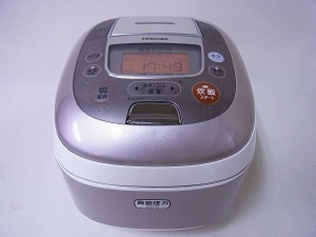 2012年製 東芝 真空圧力IH炊飯器 RC-10VQE 5.5合（炊飯器）の買取価格 （ID:26758）｜おいくら