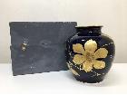 OKURA 大倉陶園 瑠璃金蝕鉄線 金彩 花瓶 の詳細ページを開く