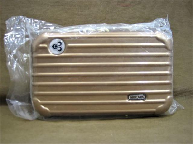 タイ航空 ファーストクラス アメニティ リモア ワインレッド