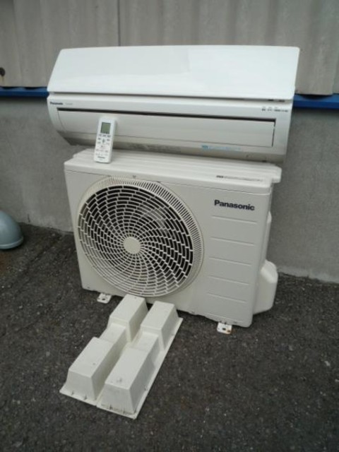 2011年製！Panasonic/CS-221CFR ルームエアコン 6畳