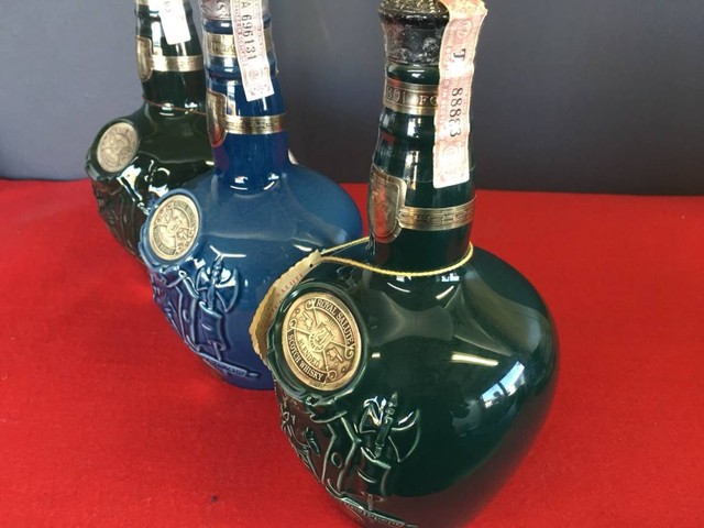 ロイヤルサルート/ROYAL SALUTE/スコッチ/ウィスキー/袋付き/古酒/3本セット/陶器/青（ガラス製品）の買取価格  （ID:335111）｜おいくら