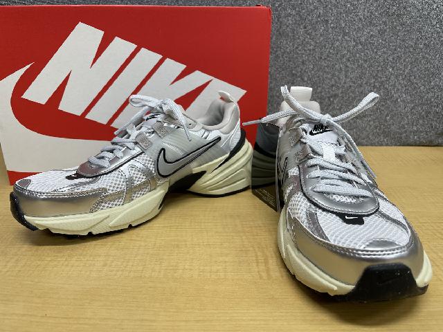 NIKE FD0736-100 V2K RUN