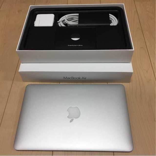アップル　マックブック　MacBook Air MD711J/B　白