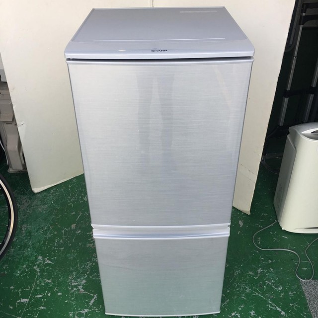 シャープ 137L 2ドア冷蔵庫 SJ-D14C 2017年製