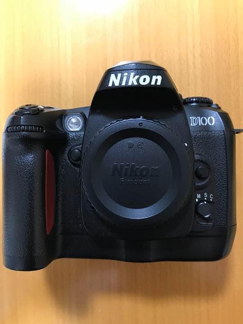一眼レフ　デジタルカメラ　Nikon　ニコン　D100 