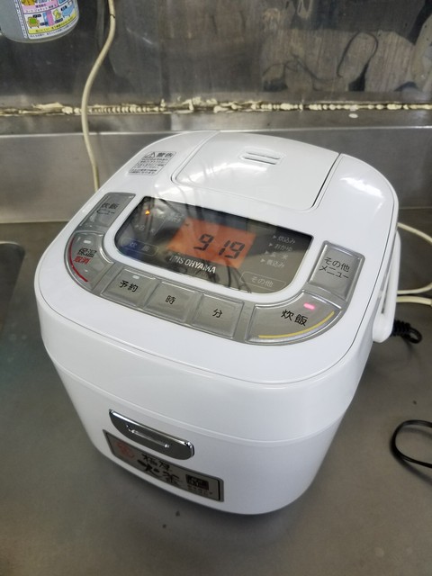 アイリスオーヤマ　炊飯器　ERC-MB30-W
