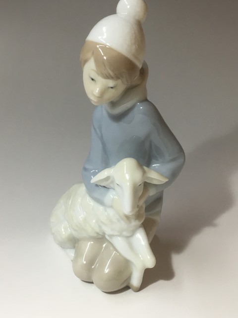 リアドロ　置物