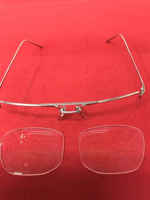 ロトス Lotos 眼鏡 メガネフレーム ホワイトゴールド Wg18kt ドイツ製 壊れたアクセサリー の買取価格 Id おいくら