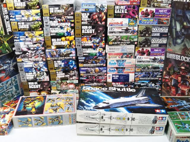 ガンプラなどプラモデルいっぱい