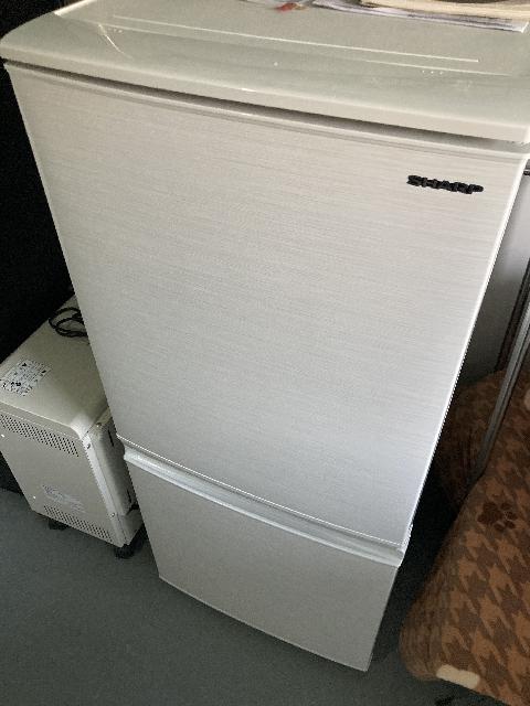 シャープ　冷蔵庫　137L 2019