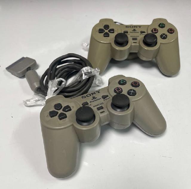 SONY PlayStation4 コントローラー2つ SONY ps4 コントローラー2台付