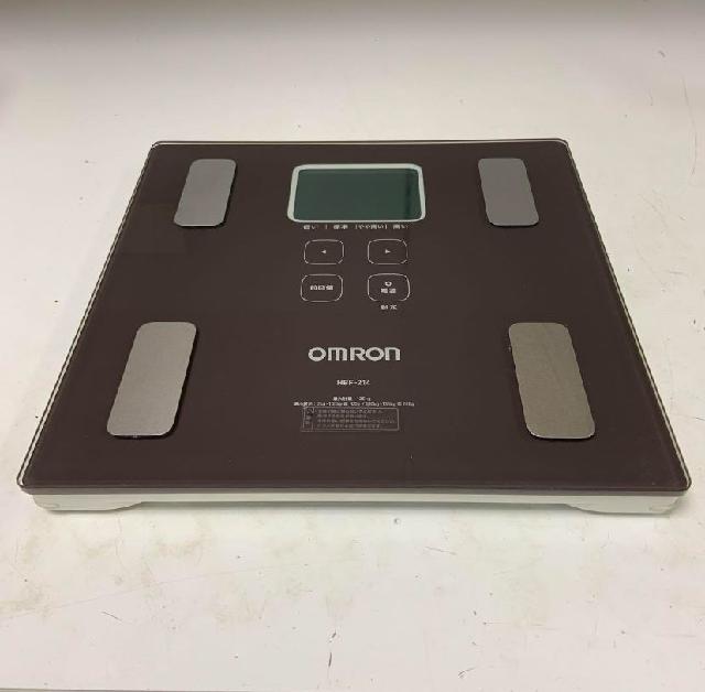 中古品 美品 体重計 OMRON  HBF-214 単4電池4本入り