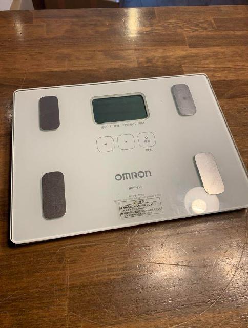 omron HBF-212 体重計