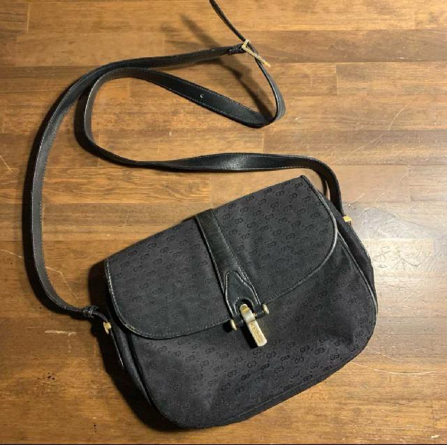 グッチ ショルダーバッグ ポシェット 黒色