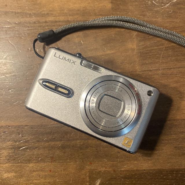 LUMIX DMC-FX07 シルバー デジタルカメラ　バッテリーなし　ジャンク