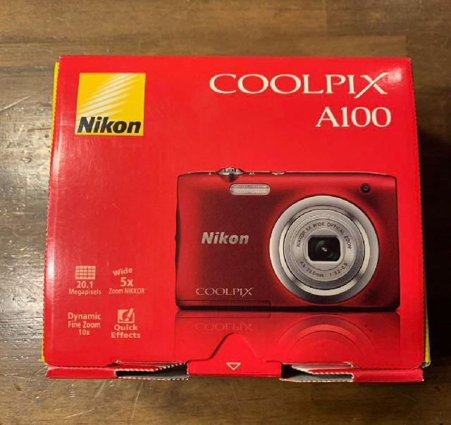 Nikon ニコン COOLPIX デジカメ A100 レッド 美品　