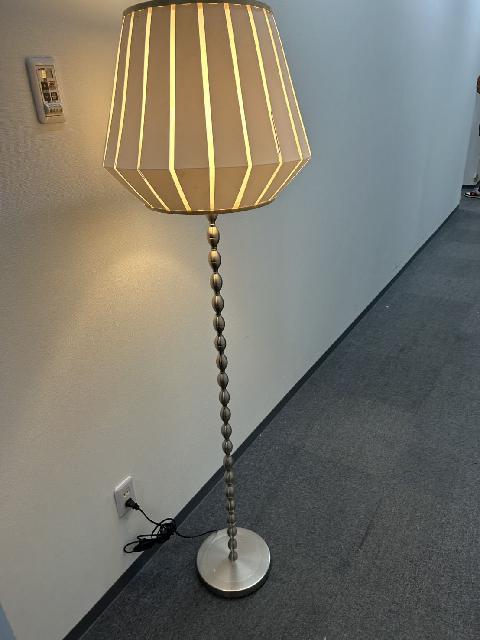 IKEA EKARP フロアランプベース　シェード付　スタンドライト　照明