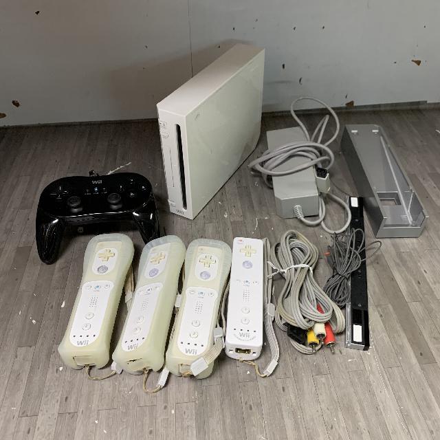 Wii 本体 多数コントローラー ソフト13本おまけレンズクリーナー