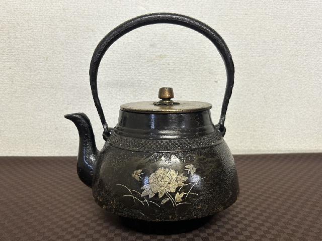 鉄瓶　象嵌入　金祥堂