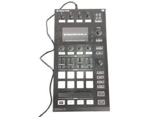 Native Instruments ネイティブインストゥルメンツ DJ コントローラー TRAKT