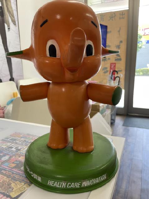サトちゃん人形 緑台座 レトロ品 （ その他コレクターズアイテム）の