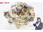 ネックレス ブローチ リング 指輪 カフス 等 イミテーション アクセサリー 総重量:約4kg 大量の詳細ページを開く