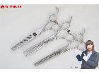 TKK40 究極 菊星30 等 理容鋏 3点セット すきバサミ セニング シザー 理容 床屋の詳細ページを開く