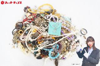 【在庫処分】イミテーションアクセサリー約2.3+3＝約5.3kgまとめ売り イミテーション アクセサリー まとめ売り - メルカリ