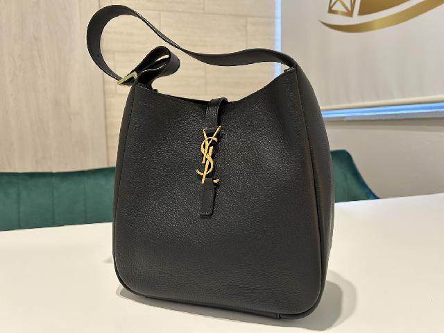 サンローランパリ レザー ショルダーバッグ ブラック 713938 （ その他