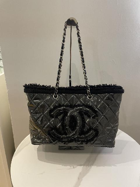 シャネル ココマーク ビニール×レザー チェーントートバッグ ボア ブラック シルバー金具