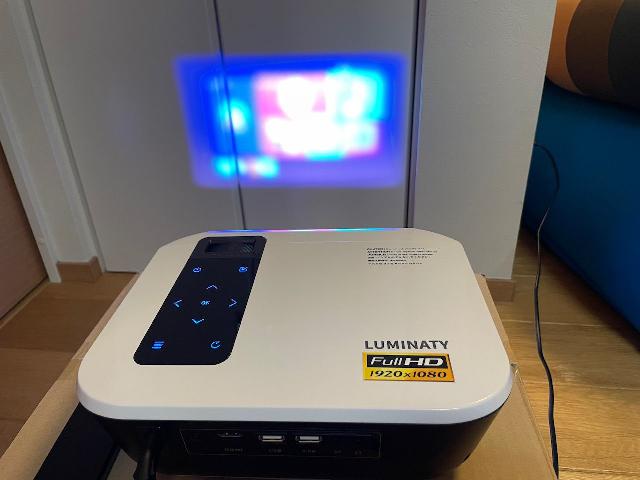 LUMINATY Android搭載プロジェクター