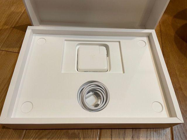 美品】MacBookPro M2 2022 充放電回数40回 （ ノートパソコン）の買取