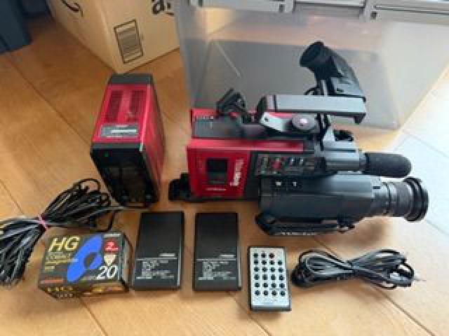 【ジャンク品】ビクター　ビデオムービー　GR-C1　ケース付　Victor ☆ジャンク ビクター ビデオムービー GR-C1 ケース付 Victor