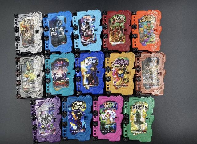 特撮グッズ 仮面ライダーセイバー 聖刃 コレクタブルワンダーライドブック まとめ ライドブック おも