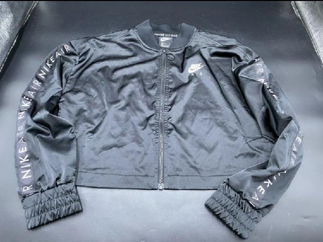 NIKE クロップドトップス レディース