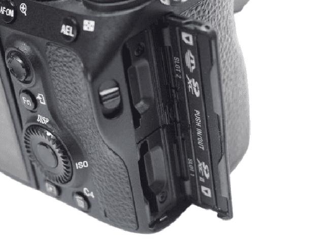 SONY α7Ⅲ デジタルカメラ 動作確認済み ストラップ付 保護レンズ付き 液晶保護フィルム有り