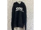 CDG COMME des GARCONS ロゴプリントパーカー ブラックの詳細ページを開く