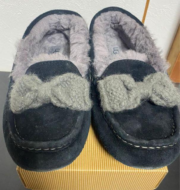 ★UGG 黒リボン付きモカシン★新品未使用 アグ リボンモカシン ファー付き スリッポン ブラック （ 靴・ブーツ