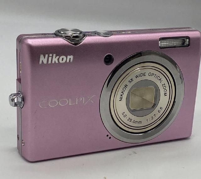 ■Nikon COOLPIX S520 デジタルカメラ　ピンクシルバー Nikon COOLPIX S520 デジタルカメラ ピンク （ コンパクトカメラ