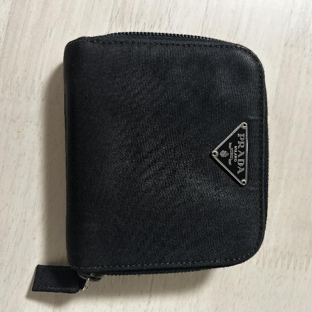 プラダ　財布