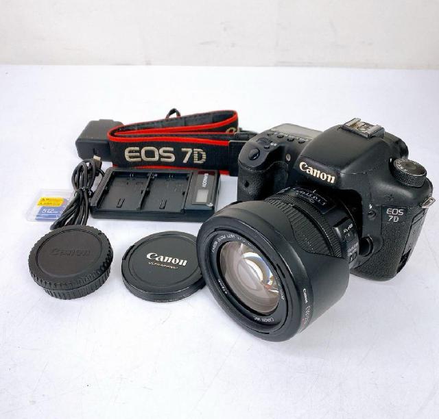Canon EOS 7D 一眼レフ + EF-S 15-85mm F3.5-5.6 レンズセット