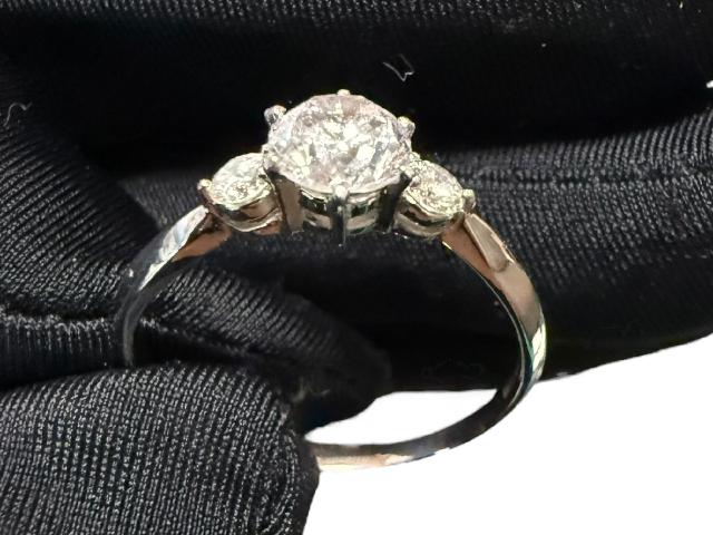 ダイヤモンド指輪