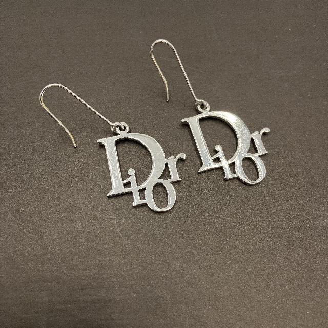 Christian Dior ロゴピアス シルバーカラー Christian Dior Diorロゴフックピアス シルバーカラー 神戸市 出張買取