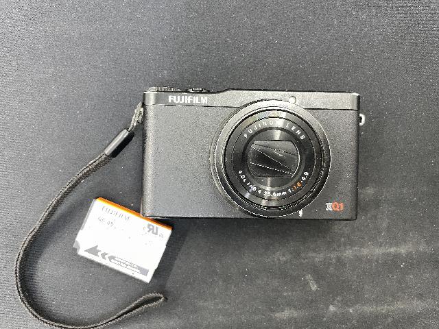 FUJIFILM XQ1